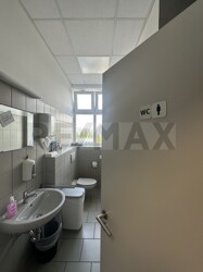 WC Damen mit Dusche 