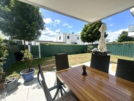 Terrasse mit Garten