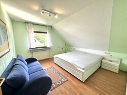 Schlafzimmer DG