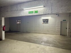 Garage mit Ausgang ins Freie