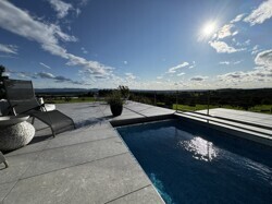 Terrasse mit Pool (2)