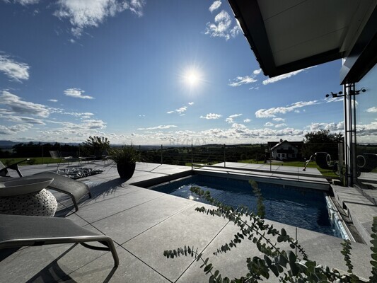 Terrasse mit Pool