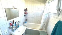 Tageslichtbad mit Badewanne