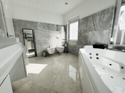 Badezimmer 2.OG