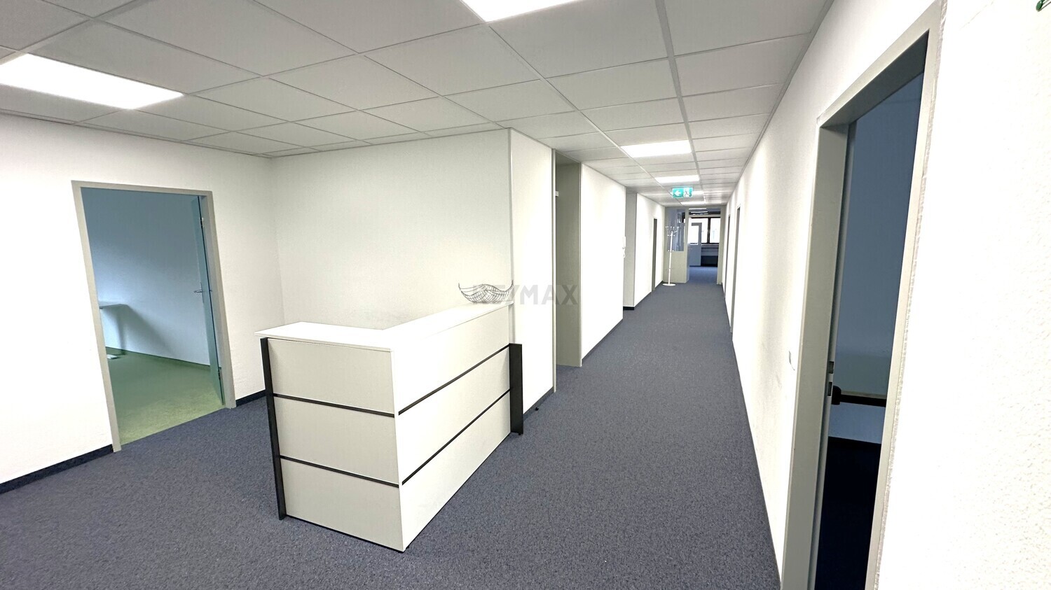 Flur mit Zugang in die Räume