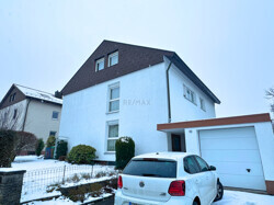 Stellplatz und Garage