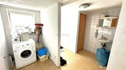 Waschküche und zusätzliches WC