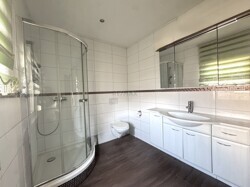 Badezimmer EG