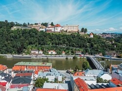 Der herrliche Ausblick über die Dächer von Passau auf die 