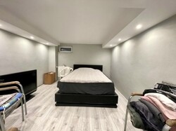 Schlafzimmer (UG)