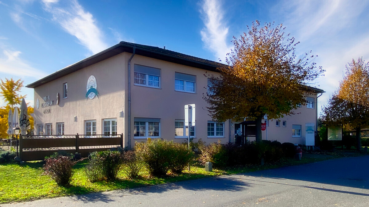 Terrasse Straßenfront zur Oder