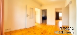 Diele EG mit Blick in Küche + WZ