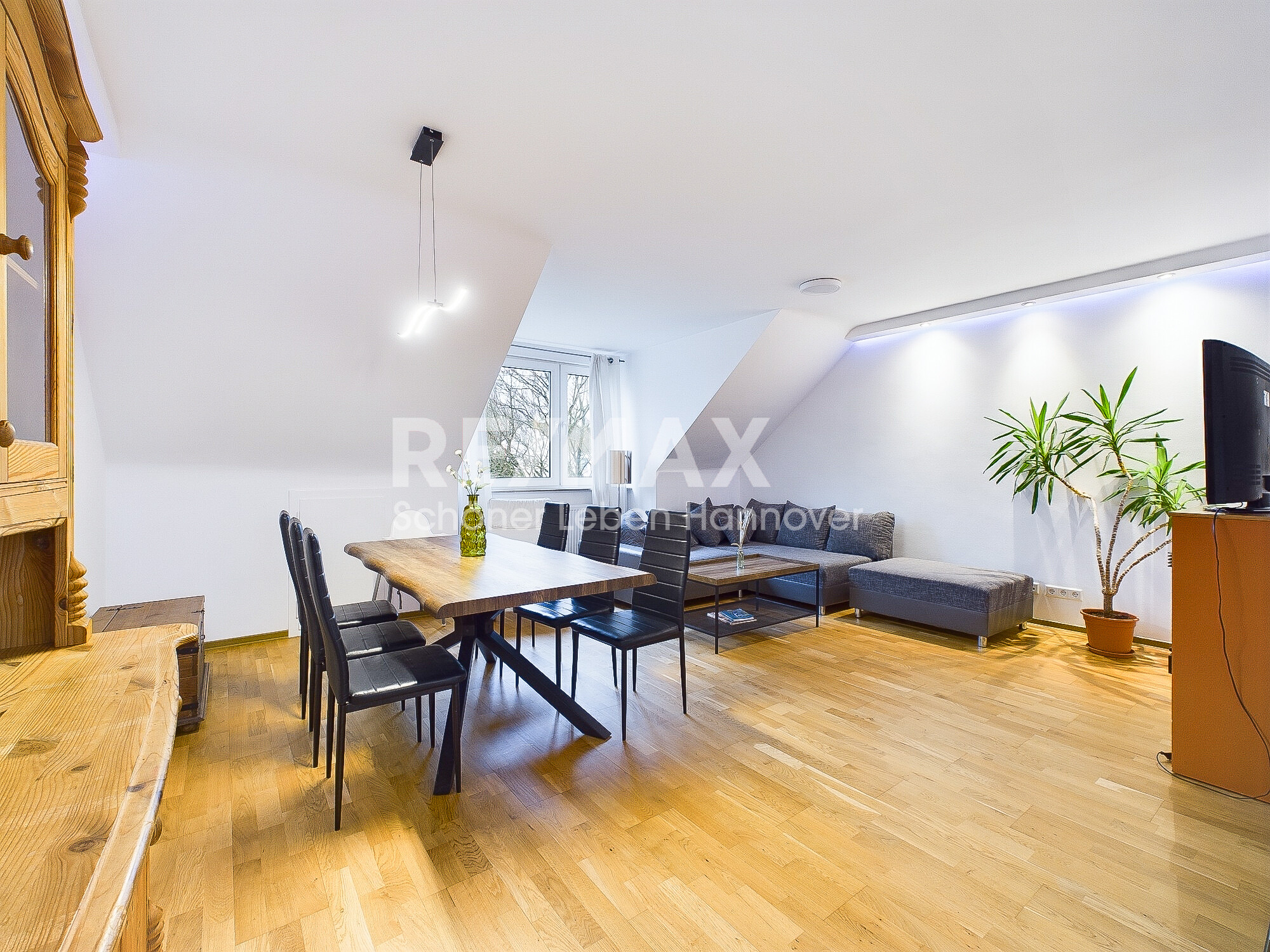 Wohnzimmer möbliert