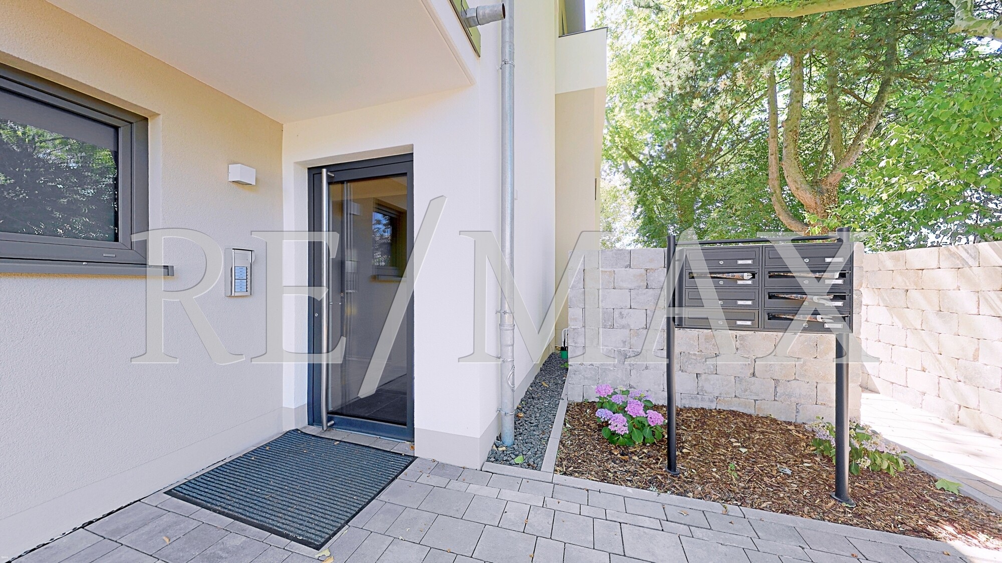 *Eingang_Haus zur Musterwohnung