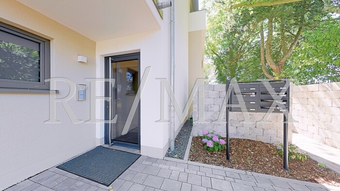*Eingang_Haus zur Musterwohnung