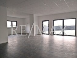 Gastraum ohne Einrichtung