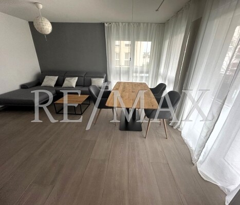 großzügiges_Wohnzimmer