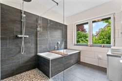 Badezimmer EG