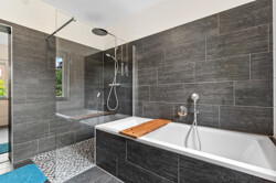 Badezimmer EG