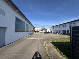 Einfahrt zum MFH