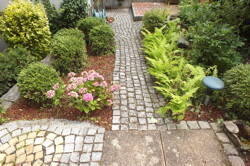 Zuwegung Terrasse und Grillplatz