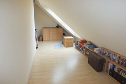 Arbeiten/Gast Spitzboden