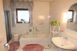 TGL-Bad mit Wanne+Dusche