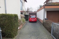 2. Garage neben Haus