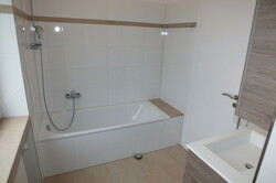 Bad mit Wanne EG