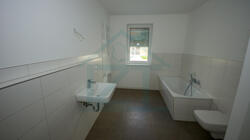 Bad 1 mit Wanne
