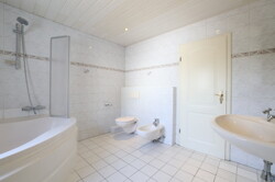 1.OG Badezimmer 2