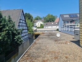 Gewerbe Flachdach Blick Richtung Seitenstraße