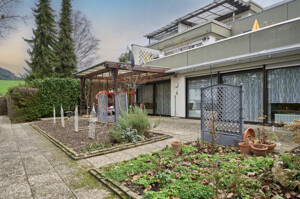 Terrasse mit kleinem Garten