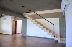 Wohnbereich + Treppe 