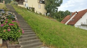 Treppe zum Grundstück