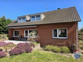 freistehendes Einfamilienhaus mit Garten