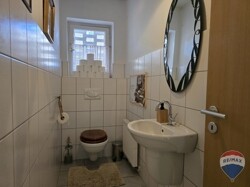 Gäste WC mit Fenster (EG)