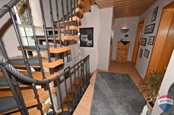 Treppe zum Spitzdach