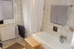 Bad mit Wanne & Dusche