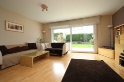 Wohnzimmer mit Blick in den Garten