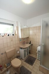 Badezimmer mit Tageslicht/Fenster