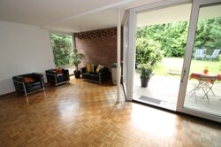 mit Blick in den Garten