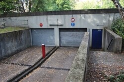 Tiefgarageneinfahrt