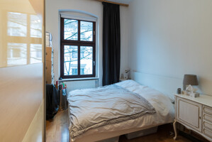 Großzügiges Schlafzimmer