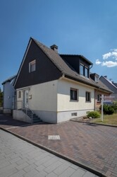 Gepflegte Doppelhaushälfte / Parkflächen 