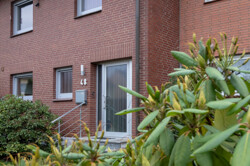 Eingang mit Vorgarten