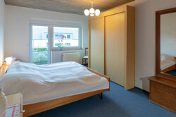 geräumiges Elternschlafzimmer