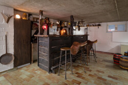 Hobbyraum mit stilvoller Bar