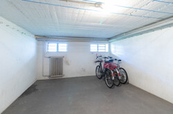 Fahrradkeller neben Wasch- & Trockenraum