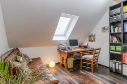 Großzügiges Büro
